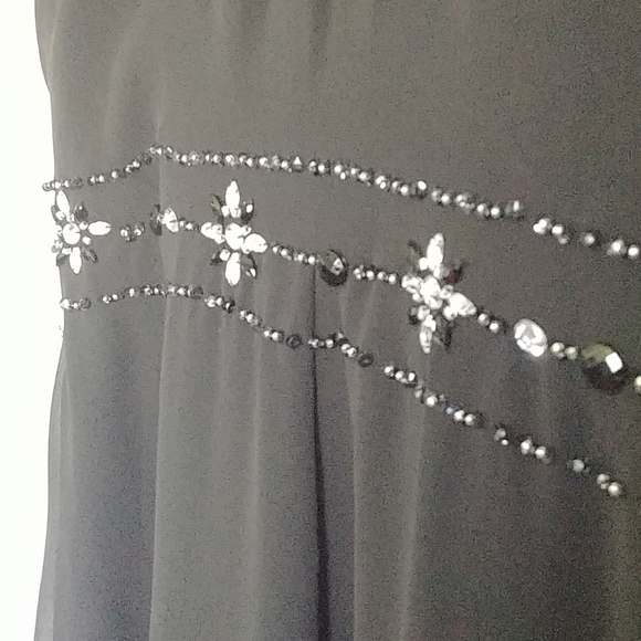 Long black formal dress - Picture 2 of 3